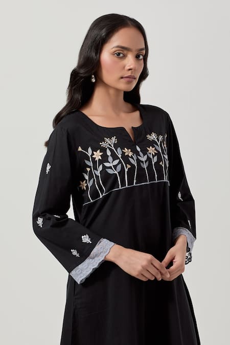 Buy_Priya Chaudhary_Black Cotton Embroidery Split V-neck Machine Kurta Set _Online_at_Aza_Fashions