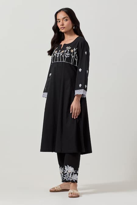 Priya Chaudhary_Black Cotton Embroidery Split V-neck Machine Kurta Set _at_Aza_Fashions