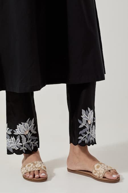 Priya Chaudhary_Black Cotton Embroidery Split V-neck Kurta Pant Set _at_Aza_Fashions