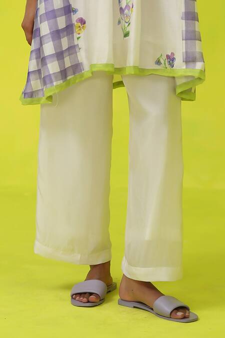 Roza Ivory Chanderi, Cotton Embroidery Collared Floral Kurta Set Online at Aza Fashions Roza_Ivory Chanderi, Cotton Embroidery Collared Floral Kurta Set _Online_at_Aza_Fashions