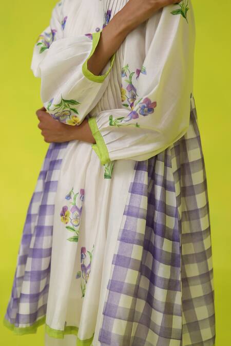 Roza_Ivory Chanderi, Cotton Embroidery Collared Floral Kurta Set _at_Aza_Fashions