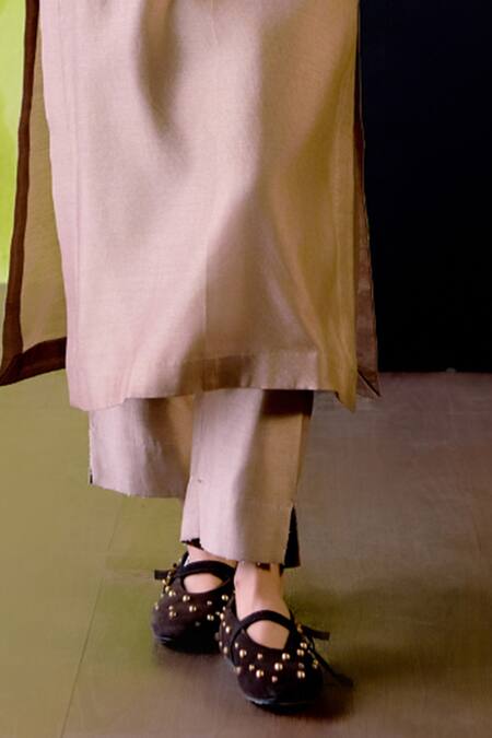 Deep Thee_Brown Chanderi, Organza Embroidery, Applique Mocha Straight Kurta And Pant Set _Online_at_Aza_Fashions