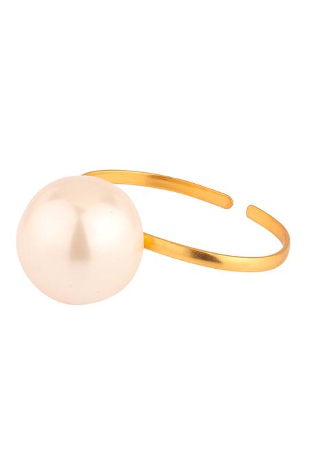 Anaash_White Pearls Royal Pallu Holder _Online_at_Aza_Fashions