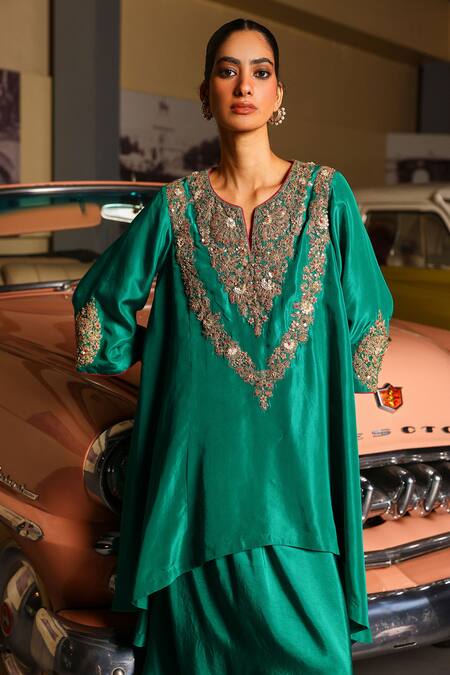 Sabe_Green Silk Embroidery Split V-neck Ravya Emerald Kurta And Harem Pant Set _Online_at_Aza_Fashions