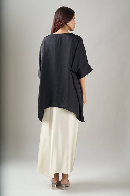 Shop Namrata Joshipura Black Embroidery Split V-neck Luminora Tunic at Aza Fashions Shop_Namrata Joshipura_Black Embroidery Split V-neck Luminora Tunic_at_Aza_Fashions