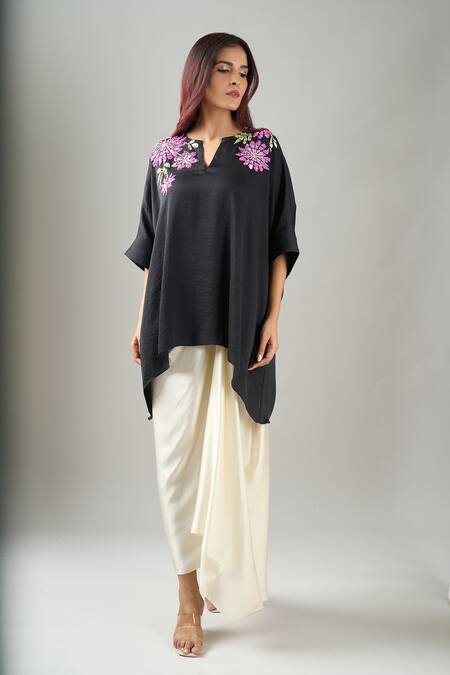 Buy Namrata Joshipura Black Embroidery Split V-neck Luminora Tunic Online at Aza Fashions Buy_Namrata Joshipura_Black Embroidery Split V-neck Luminora Tunic_Online_at_Aza_Fashions