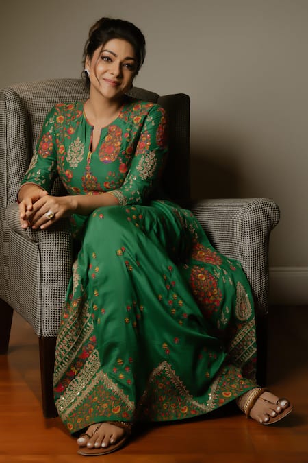 Shop Shraddha Rambhia Green Linen, Silk Embroidery Round Neck Printed Kurta Set With Dupatta at Aza Fashions Shop_Shraddha Rambhia_Green Linen, Silk Embroidery Round Neck Printed Kurta Set With Dupatta_at_Aza_Fashions