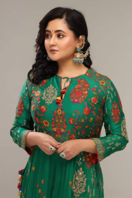 Shraddha Rambhia Green Linen, Silk Embroidery Round Neck Printed Kurta Set With Dupatta Online at Aza Fashions Shraddha Rambhia_Green Linen, Silk Embroidery Round Neck Printed Kurta Set With Dupatta_Online_at_Aza_Fashions
