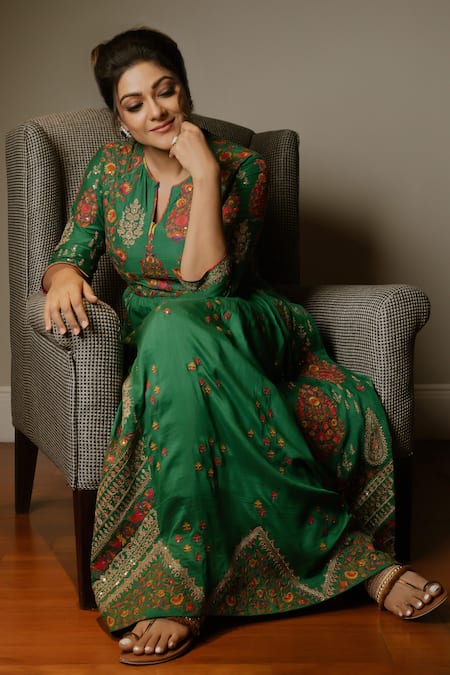 Shop Shraddha Rambhia Green Linen, Silk Embroidery Round Neck Printed Kurta Set With Dupatta Online at Aza Fashions Shop_Shraddha Rambhia_Green Linen, Silk Embroidery Round Neck Printed Kurta Set With Dupatta_Online_at_Aza_Fashions