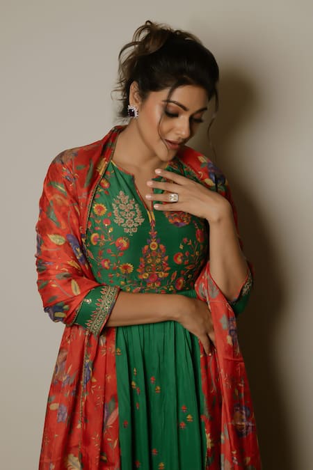 Buy Shraddha Rambhia Green Linen, Silk Embroidery Round Neck Printed Kurta Set With Dupatta Buy_Shraddha Rambhia_Green Linen, Silk Embroidery Round Neck Printed Kurta Set With Dupatta