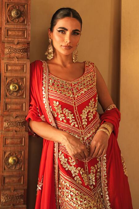 Shian_Red Georgette Sequins, Embroidery Round Neck Kurta Set _at_Aza_Fashions
