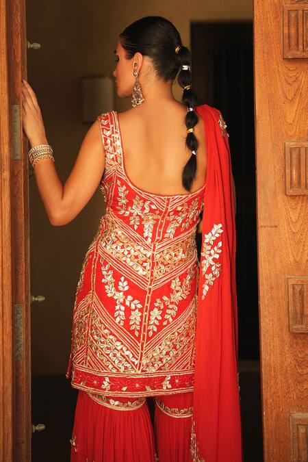 Shian_Red Georgette Sequins, Embroidery Round Neck Kurta Set _Online_at_Aza_Fashions