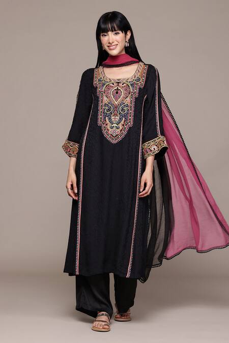 Ritu Kumar Black Viscose Embroidery Round Neck Arith Solid Kurta Set at Aza Fashions Ritu Kumar_Black Viscose Embroidery Round Neck Arith Solid Kurta Set _at_Aza_Fashions