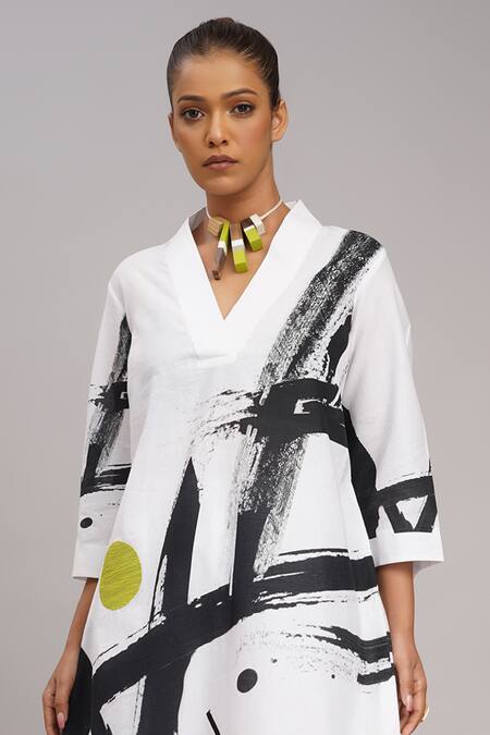 Taika By Poonam Bhagat White Linen Embroidery V-neck Printed Tunic And Pant Set at Aza Fashions Taika By Poonam Bhagat_White Linen Embroidery V-neck Printed Tunic And Pant Set _at_Aza_Fashions