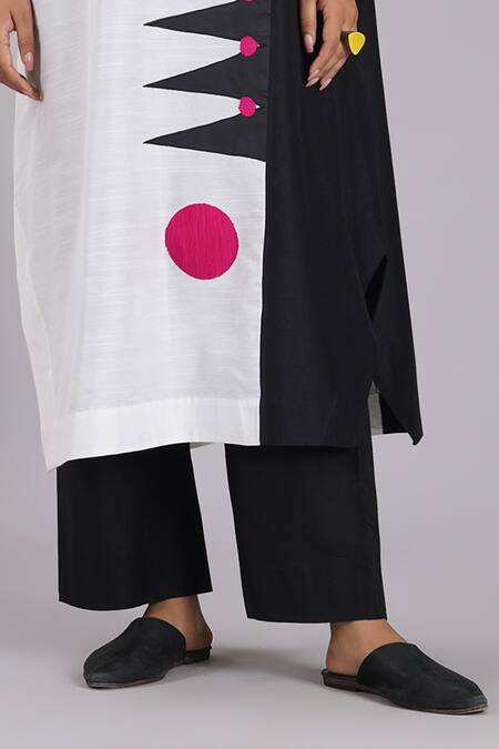 Taika By Poonam Bhagat_Black Cotton, Silk Embroidery Round Neck Ivory Zigzag Tunic And Pant Set _at_Aza_Fashions