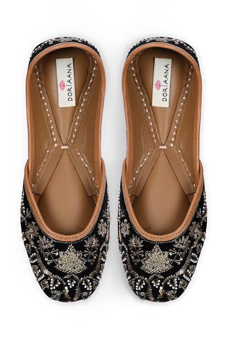 Doriaana Embroidered Black Velvet Jutti 