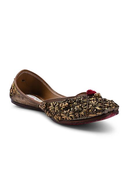 Buy_Doriaana_Gold Aleena Designer Jutti _Online_at_Aza_Fashions