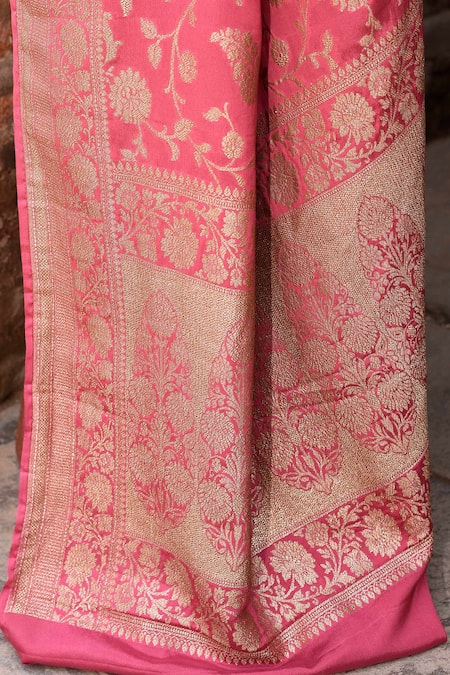 Naaritva India_Pink Crepe, Chiffon, Silk Hand Woven Hot Banarasi Saree With Running Blouse _at_Aza_Fashions