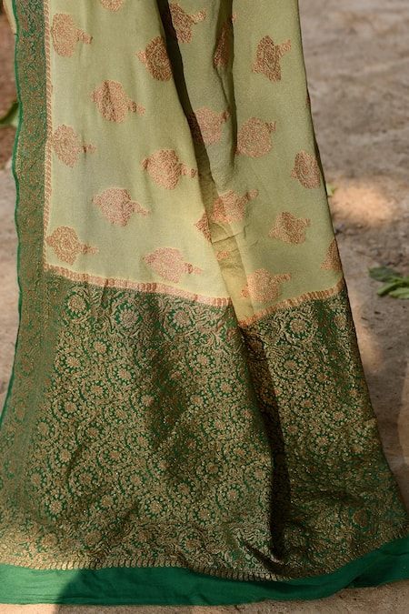 Buy_Naaritva India_Green Crepe Zari Hand Woven Light Pista Banarasi Saree With Running Blouse 