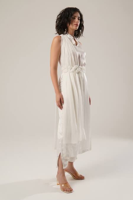 Atbw_White Modal Pearls, Fabric Flowers Mandarin High-slit Satin Kurta With Belt _Online_at_Aza_Fashions