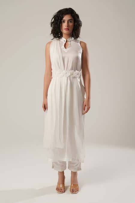 Atbw White Modal Pearls, Fabric Flowers Mandarin High-slit Satin Kurta With Belt 