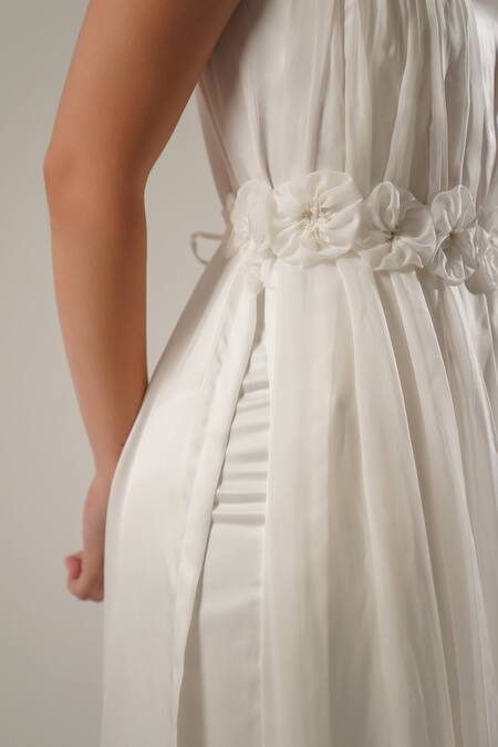 Shop_Atbw_White Modal Pearls, Fabric Flowers Mandarin High-slit Satin Kurta With Belt _Online_at_Aza_Fashions