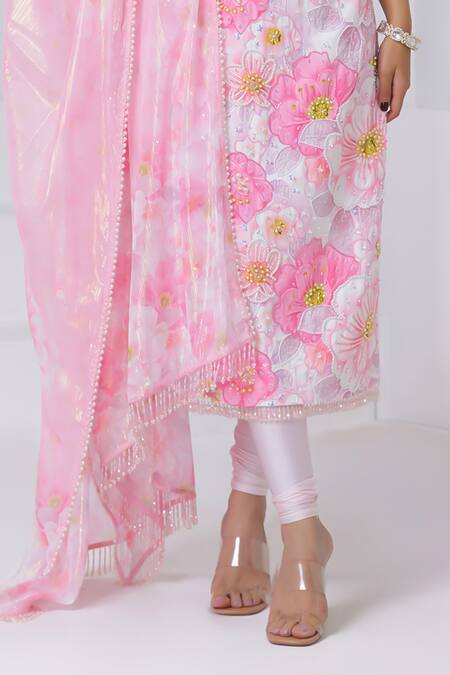 Buy Label Priyanka Kar Pink Crepe Embroidery V-neck Hand Kurta Set Online at Aza Fashions Buy_Label Priyanka Kar_Pink Crepe Embroidery V-neck Hand Kurta Set _Online_at_Aza_Fashions