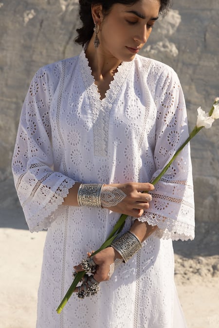 Karaj Jaipur_White Cotton Lace V-neck Work Kurta Set _Online_at_Aza_Fashions