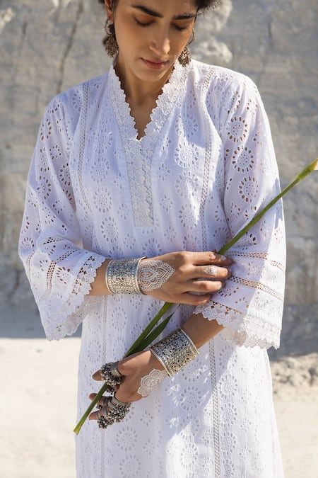 Buy_Karaj Jaipur_White Cotton Lace V-neck Work Kurta Set _Online_at_Aza_Fashions
