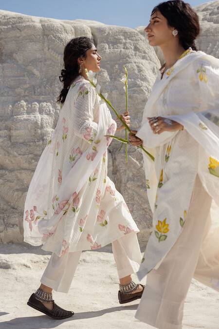 Karaj Jaipur White Cotton, Kota Doria Mandarin Collar Hand Painted Kurta Pant Set Online at Aza Fashions Karaj Jaipur_White Cotton, Kota Doria Mandarin Collar Hand Painted Kurta Pant Set _Online_at_Aza_Fashions