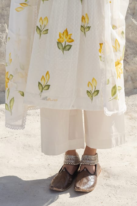 Karaj Jaipur White Cotton, Kota Doria Embroidery Collared Hand Painted Kurta Set Online at Aza Fashions Karaj Jaipur_White Cotton, Kota Doria Embroidery Collared Hand Painted Kurta Set _Online_at_Aza_Fashions