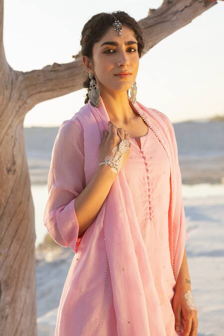 Karaj Jaipur Pink Kota Doria, Cotton Sequins Round Neck Rose Work Kurta Set at Aza Fashions Karaj Jaipur_Pink Kota Doria, Cotton Sequins Round Neck Rose Work Kurta Set _at_Aza_Fashions