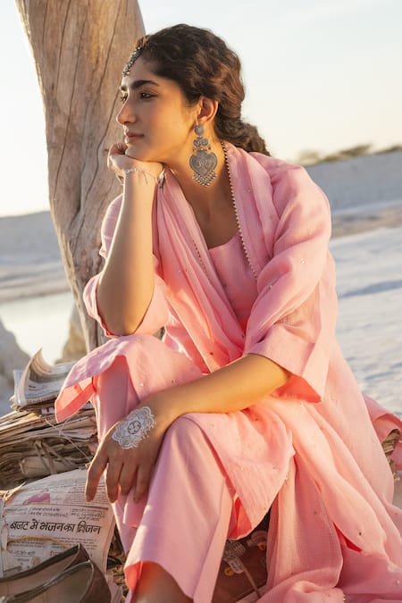 Shop Karaj Jaipur Pink Kota Doria, Cotton Sequins Round Neck Rose Work Kurta Set Shop_Karaj Jaipur_Pink Kota Doria, Cotton Sequins Round Neck Rose Work Kurta Set