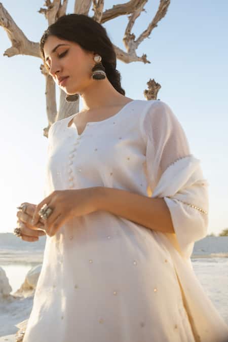 Karaj Jaipur White Kota Doria, Cotton Sequins Round Neck Work Kurta Set Online at Aza Fashions Karaj Jaipur_White Kota Doria, Cotton Sequins Round Neck Work Kurta Set _Online_at_Aza_Fashions