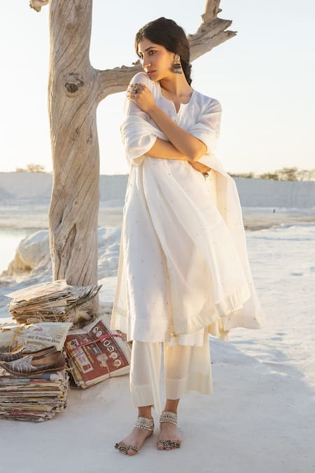 Karaj Jaipur White Kota Doria, Cotton Sequins Round Neck Work Kurta Set at Aza Fashions Karaj Jaipur_White Kota Doria, Cotton Sequins Round Neck Work Kurta Set _at_Aza_Fashions