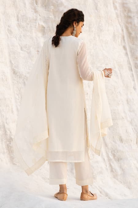 Shop Karaj Jaipur Off White Chanderi, Cotton Embroidery Round Neck Kurta Set at Aza Fashions Shop_Karaj Jaipur_Off White Chanderi, Cotton Embroidery Round Neck Kurta Set _at_Aza_Fashions