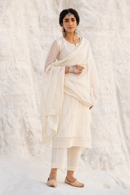 Shop Karaj Jaipur Off White Chanderi, Cotton Embroidery Round Neck Kurta Set Shop_Karaj Jaipur_Off White Chanderi, Cotton Embroidery Round Neck Kurta Set