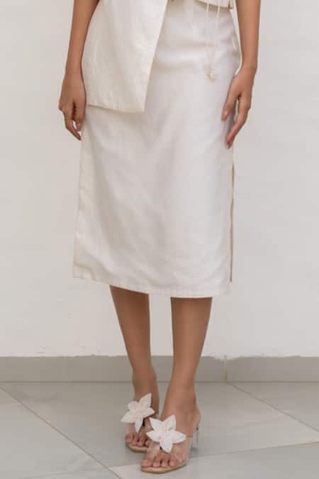 Chambray & CO. Ivory Chanderi Silk, Cotton Fabric Flowers V-neck Skirt Set Online at Aza Fashions Chambray & CO._Ivory Chanderi Silk, Cotton Fabric Flowers V-neck Skirt Set _Online_at_Aza_Fashions