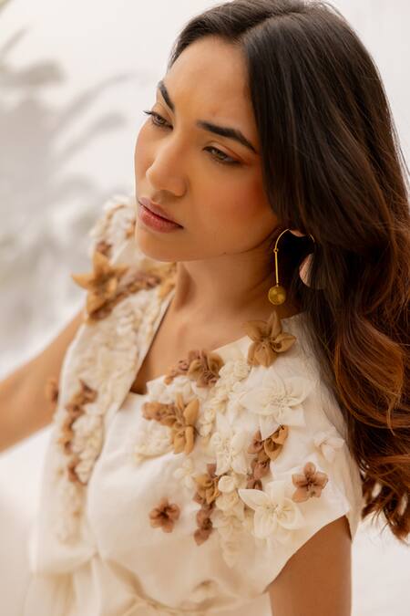 Chambray & CO. Ivory Chanderi Silk, Cotton Fabric Flowers V-neck Skirt Set at Aza Fashions Chambray & CO._Ivory Chanderi Silk, Cotton Fabric Flowers V-neck Skirt Set _at_Aza_Fashions