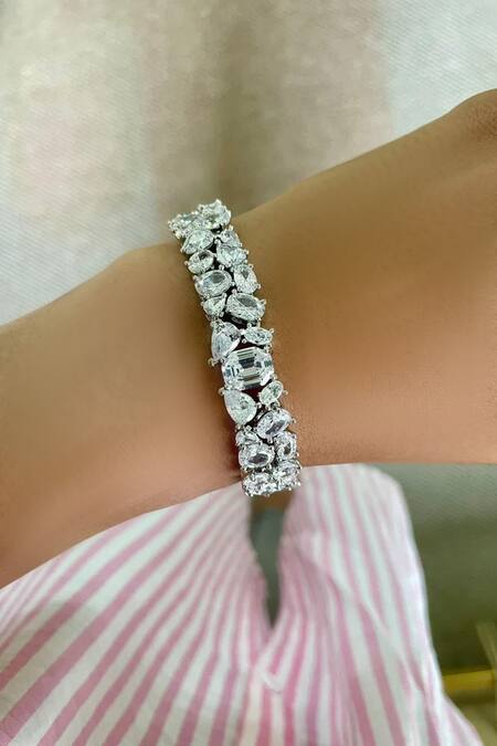 Buy_PRERTO_White Imitation Diamonds Geometric Stones Necklace Set_Online_at_Aza_Fashions