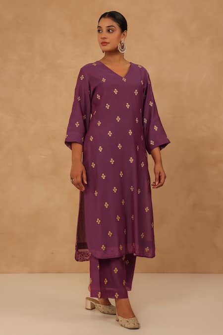Charu Makkar_Purple Chanderi Embroidery V-neck Designer Kurta Set With Dupatta _Online_at_Aza_Fashions