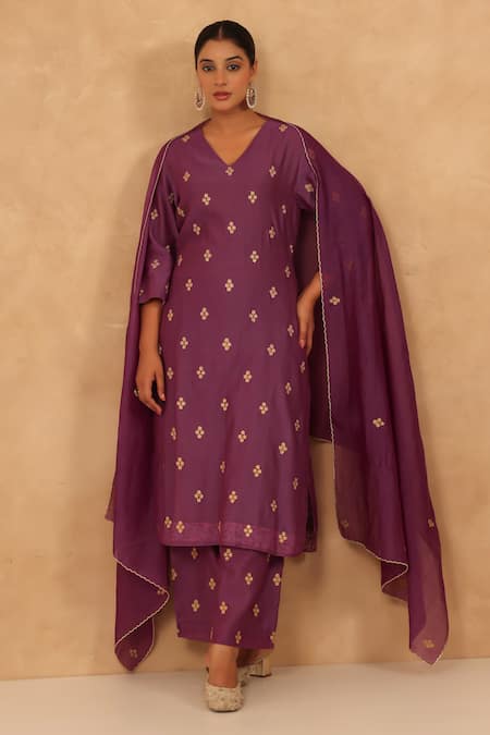 Charu Makkar_Purple Chanderi Embroidery V-neck Designer Kurta Set With Dupatta _at_Aza_Fashions