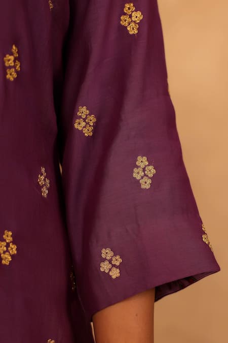 Buy_Charu Makkar_Purple Chanderi Embroidery V-neck Designer Kurta Set With Dupatta 