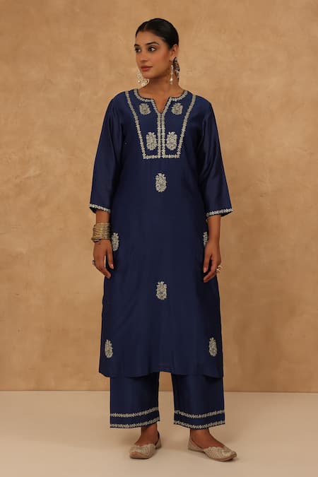 Charu Makkar_Navy Silk, Chanderi Embroidery Split V-neck Blue Kurta Pant Set _Online_at_Aza_Fashions