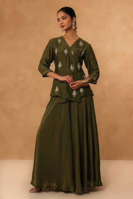 Charu Makkar Olive Green Muslin Embroidery V-neck Kurta And Flared Pant Set 