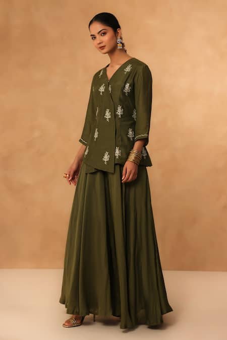 Charu Makkar_Olive Green Muslin Embroidery V-neck Kurta And Flared Pant Set _Online_at_Aza_Fashions