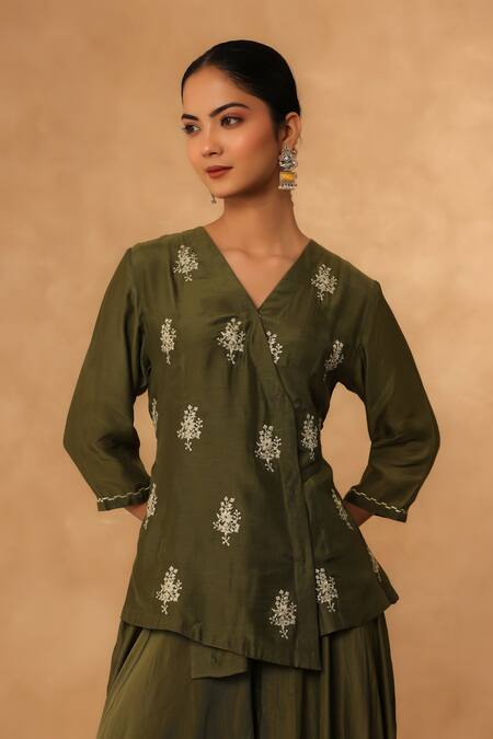 Buy_Charu Makkar_Olive Green Muslin Embroidery V-neck Kurta And Flared Pant Set 