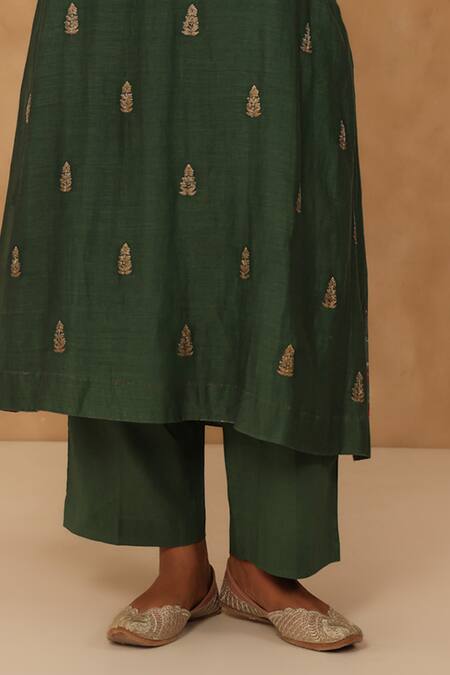 Charu Makkar_Olive Green Chanderi, Cotton Embroidery Round Neck Kurta And Pant Set _Online_at_Aza_Fashions