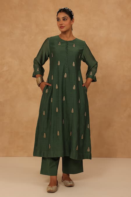 Charu Makkar_Olive Green Chanderi, Cotton Embroidery Round Neck Kurta And Pant Set _at_Aza_Fashions