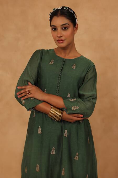 Buy_Charu Makkar_Olive Green Chanderi, Cotton Embroidery Round Neck Kurta And Pant Set 